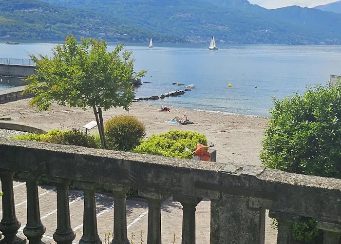 Apartman Maria 2, Lakefront Art On Maggiore *