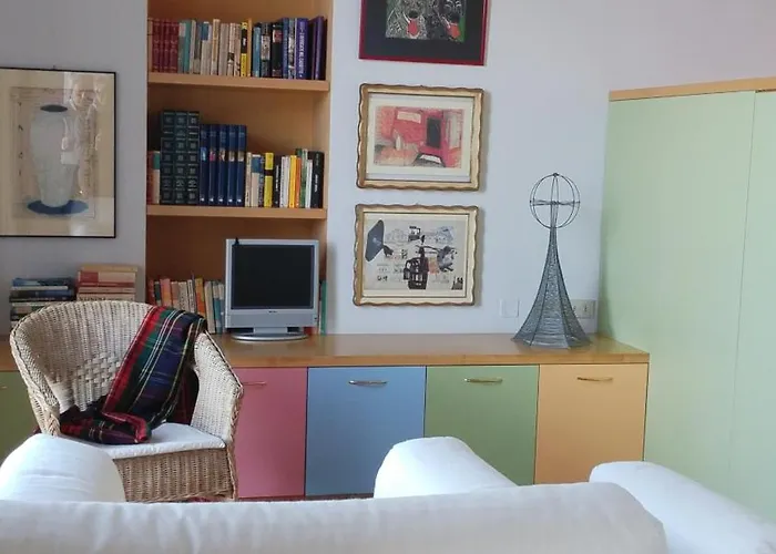 Maria 2, Lakefront Art On Maggiore Apartman *